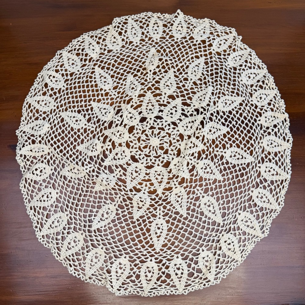 Vintage Cream Hand Crochet Round Doily 23 Inch Floral Leaf Lace Table Topper